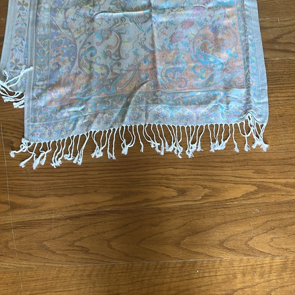 Women’s Beautiful Wrap/Scarf with Fringe - Picture 3 of 7